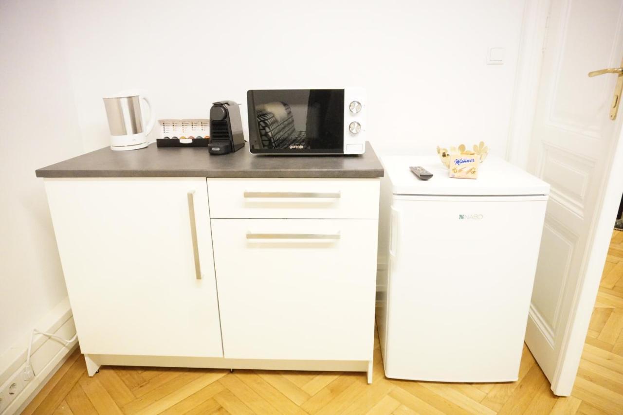 Urban City Apartment - Contactless Check-In Відень Екстер'єр фото